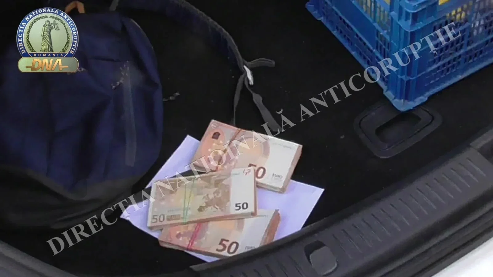 VIDEO Flagrant DNA: Prins cu 11.000 de euro pentru „protecție” la controalele Antifraudă. Firmele aveau 700.000 de lei de plată