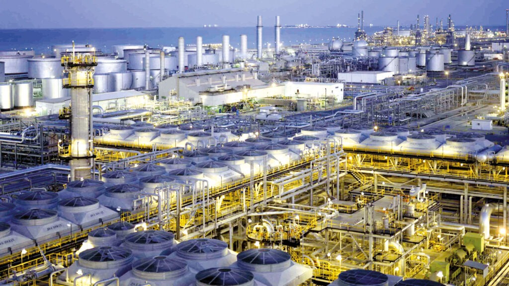 Arabia Saudită a informat rafinării europene că nu vor primi petrol luna viitoare