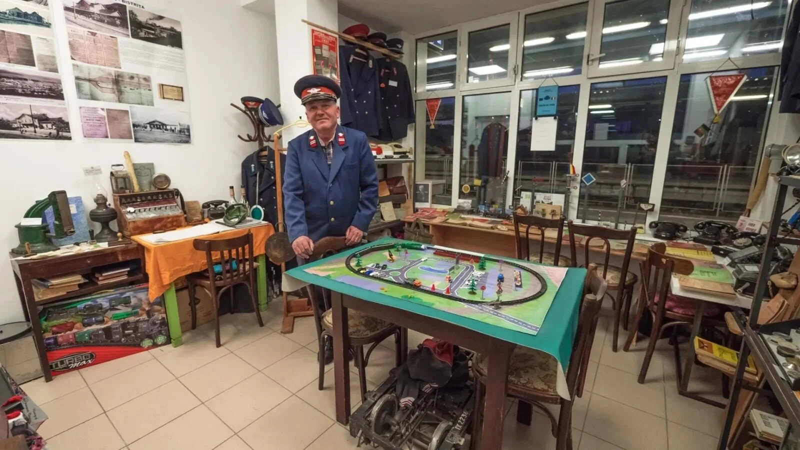 FOTO Locul neașteptat dintr-o gară românească ajunge pe harta turiștilor. Muzeul creat de un ceferist ascunde piese vechi de peste un secol