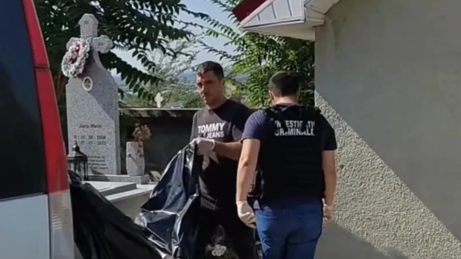 VIDEO Au început să iasă la suprafață sacii negrii, cu morții din perioada pandemiei de Covid: S-au descoperit saci cu cadavre nedescompuse