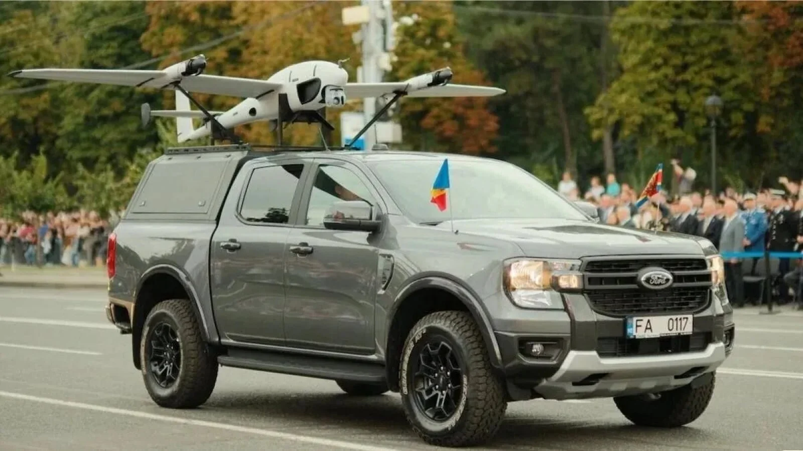 Alertă de dronă, urmată de un accident incredibil: Militar plecat în căutarea dispozitivului, băut la volan, a intrat cu mașina într-un stâlp