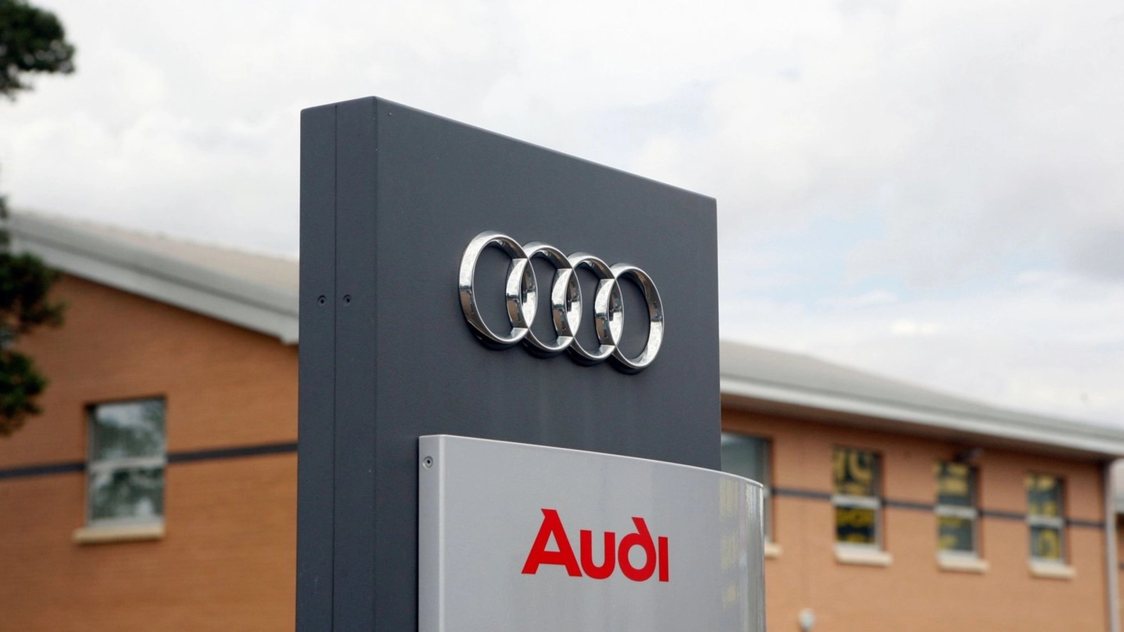 Audi încearcă să oprească importul propriilor mașini electrice. Sunt atât de ieftine încât germanii le comandă direct din Asia