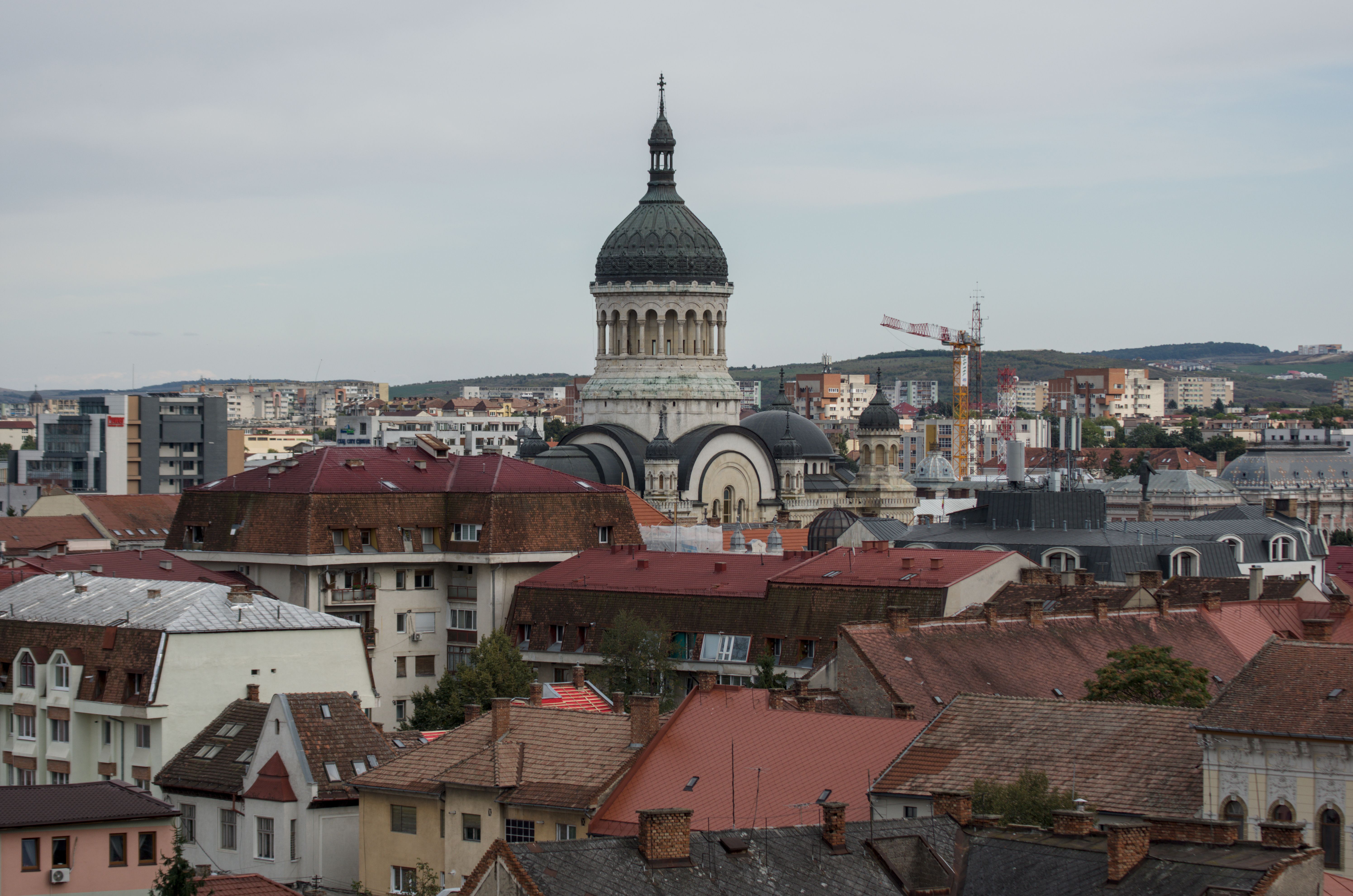 Salariul minim în Cluj-Napoca, motiv de dezbatere: „2.700 de lei + bonuri de 40 de lei pe zi. Se mai poate trăi?”, întreabă un clujean