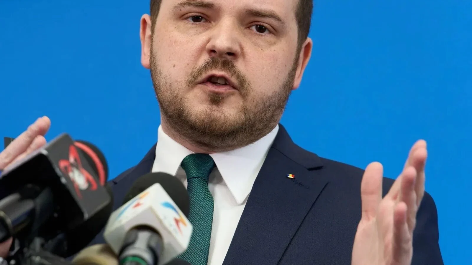 Alexandru Rogobete ironizează echipa lui Siegfried Mureșan: "Doamna Turcan se culcă vie și se trezește mai puțin vie" / Despre Cristian Ghinea: Să ne ferească Dumnezeu!