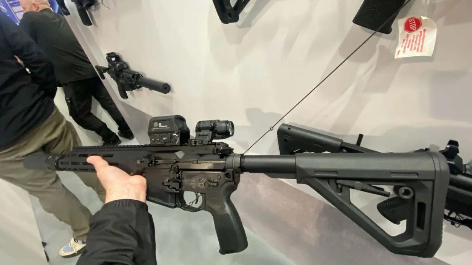 SURSE Contractul pentru achiziția de arme de asalt, prin SAFE, a intrat în etapa 'încercărilor'