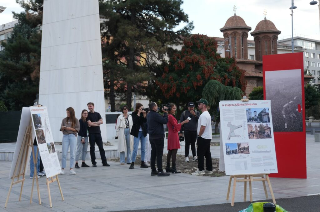 VIDEO | Cum ar putea arăta Piața Revoluției fără parcare / 12 locuri pentru mașini, transformate o săptămână în spațiu pietonal / Ciucu: Bucureștiul poate deveni una dintre cele mai creative capitale europene / Turist american: „Aici vezi prețul libertății”
