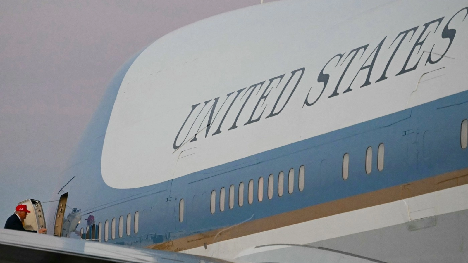 CNN, interzis de Casa Albă pe Air Force One