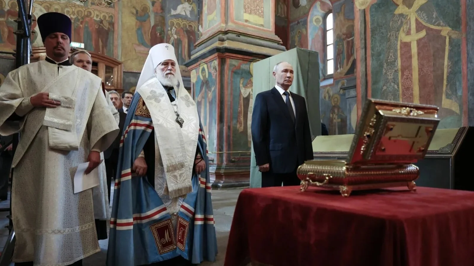 De ce Rusia trimite în luptă prinți și sfinți morți