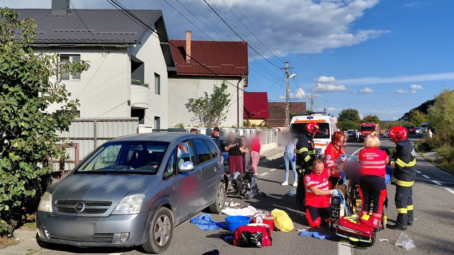 Accident grav în Dej, Cluj: Un bărbat de aproximativ 60 de ani, care era pe scuter, a ajuns inconștient la spital