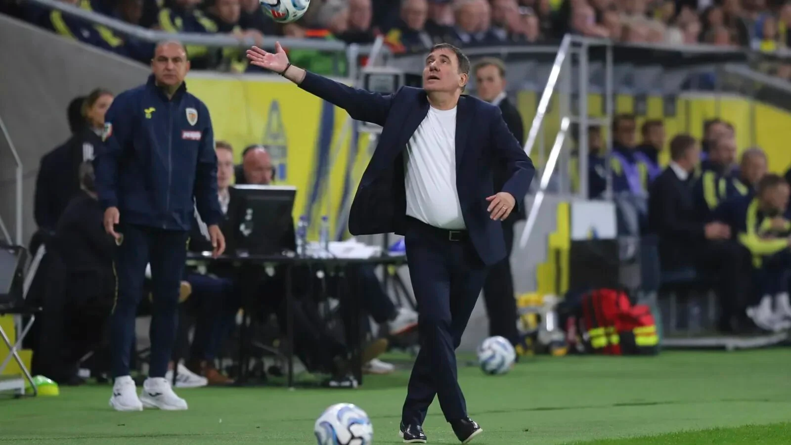 Planul lui Hagi pentru meciul cu Bosnia: „Vrem să încercăm să luăm locul 1!”
