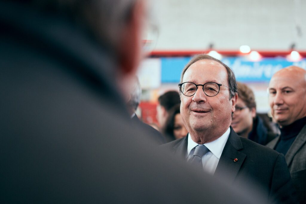 Fostul președinte Francois Hollande afirmă că ar putea candida la președinție în 2027 dacă va vedea o şansă reală de victorie