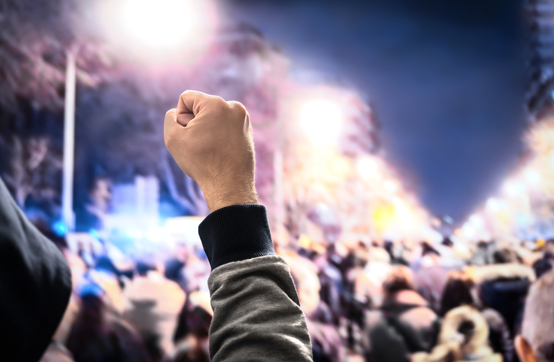 STUDIU: Violenţa tinerilor fără un motiv ideologic, religios sau politic clar reprezintă un pericol emergent de extremism