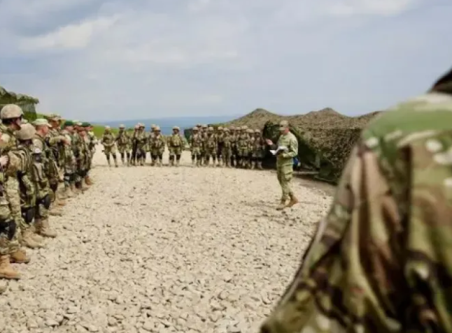 Armata îi pregătește GRATUIT pe clujenii care vor să devină militari! Unde și când au loc antrenamentele