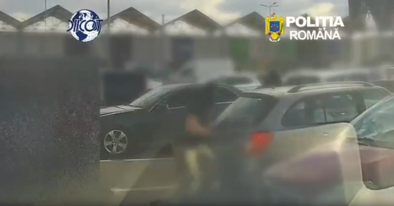 VIDEO. Un columbian și doi români prinși când alimentau piața cu substanțe interzisă. Marfa visată de consumatori a fost confiscată