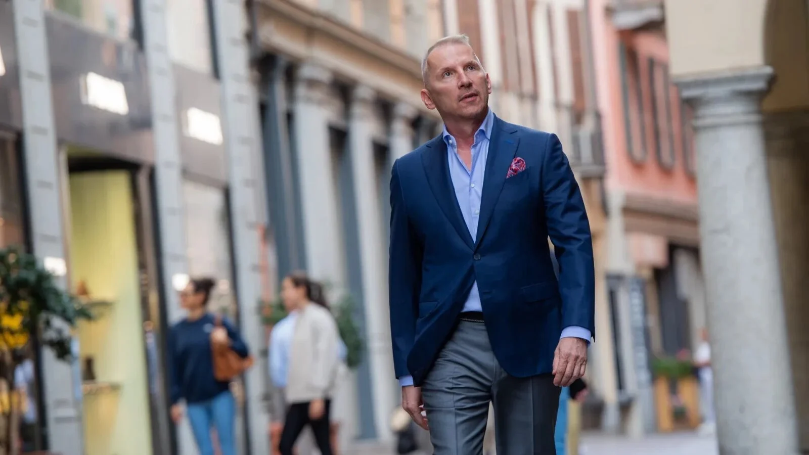 Românul care „și-a cumpărat jumătate din Lugano”. Are aproximativ 100 de apartamente și tocmai a pus mâna pe fosta clădire Gucci