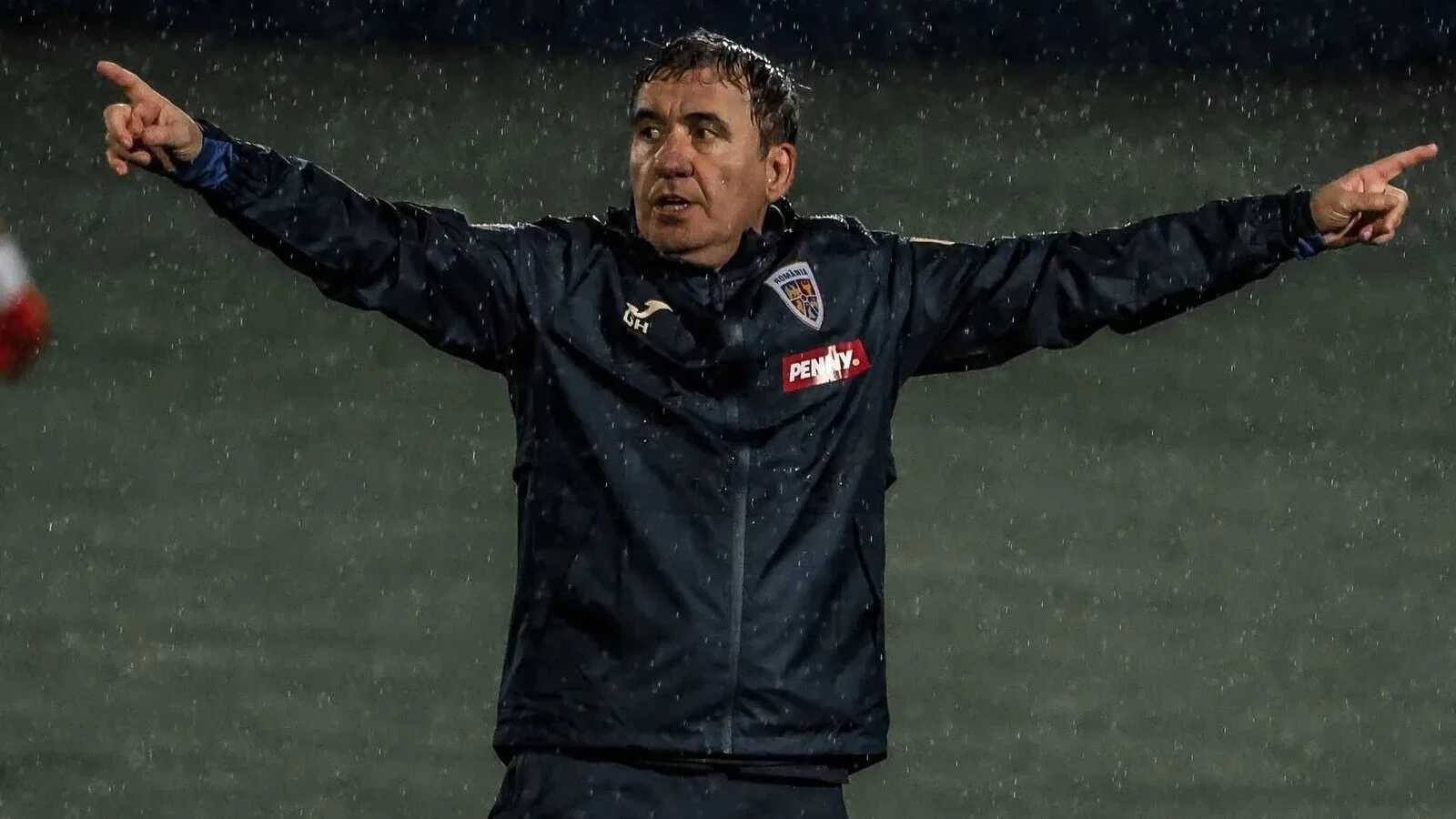 Gestul prin care Gheorghe Hagi încearcă să salveze atmosfera în lot înainte de plecarea la Varșovia