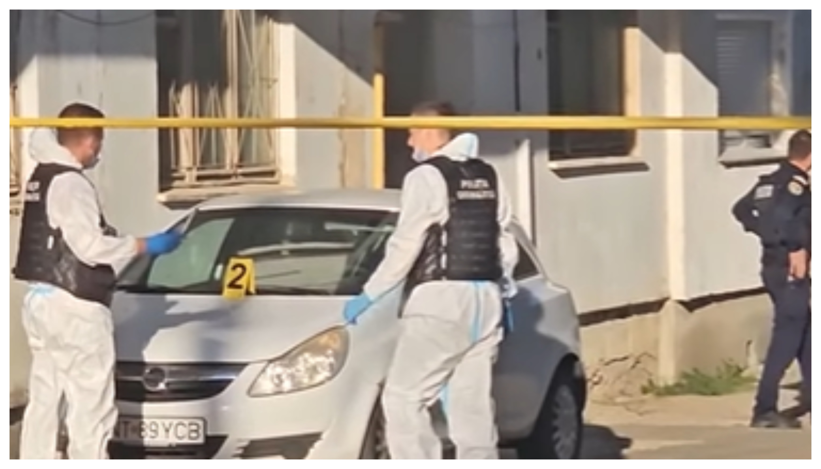 Tragedie fără margini! O femeie de 42 de ani a fost măcelărită în propria casă! Fiul ei a privit neputincios cum își dă ultima suflare