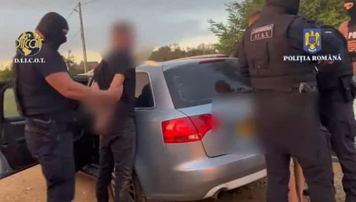 Arestare ca-n filme în Cluj: Doi tineri condamnați la închisoare, prinși într-o mașină aflată în trafic după o acțiune „Blitz”