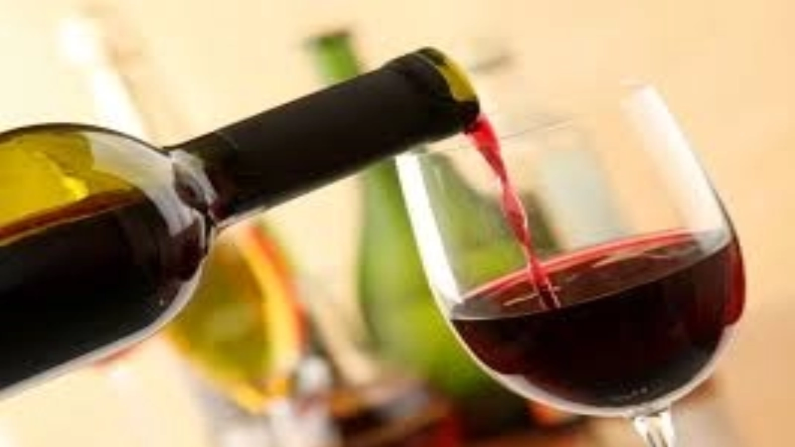 Jaf la Domeniile Bohotin. Sute de de sticle de vin de colecție au fost furate / Patru persoane, arestate