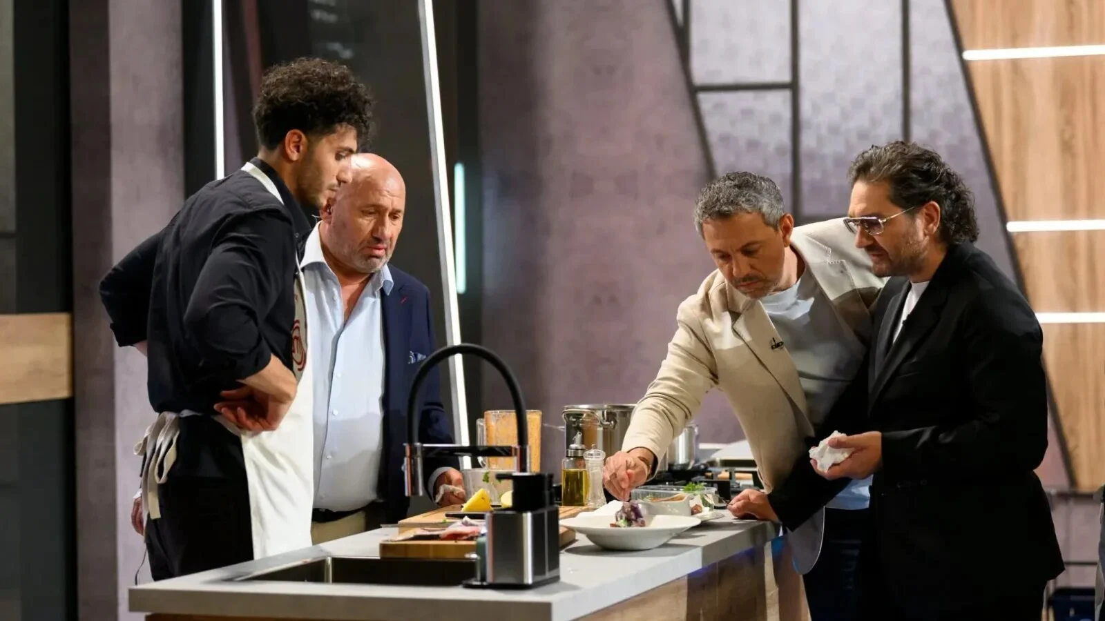 VIDEO Un concurent de la MasterChef a început să plângă și a vrut să părăsească emisiunea: 'Îmi respect religia'