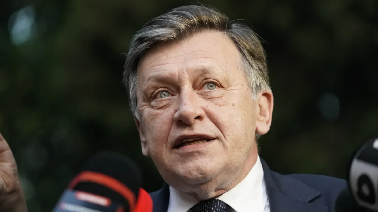 Crin Antonescu îi propune lui Nicușor Dan premierul care ar strânge o majoritate în Parlament: Bine că s-a terminat și episodul ăsta penibil cu Agamiță Dandanache