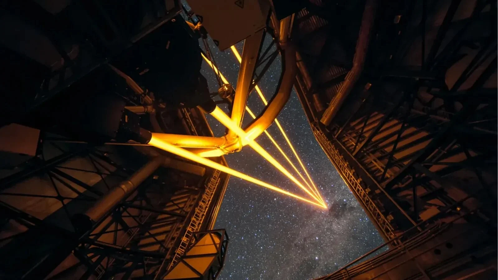 De ce trag astronomii cu lasere în spațiu? Taina din Atacama
