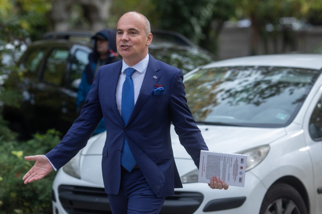 Rareș Bogdan, atac la Ilie Bolojan pe motiv că proprietarii apartamentelor de 800.000 de euro nu își vor mai permite să plătească impozitul pe proprietate