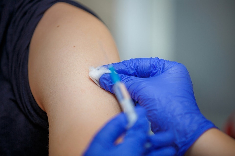 Ministerul Sănătăţii recomandă începerea vaccinării antigripale, în special în cazul care prezintă un risc mai mare de a dezvolta forme severe şi complicaţii ale gripei