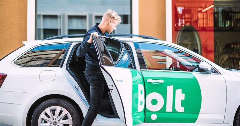 Cât câștigă de fapt un șofer de Bolt în Cluj? Unul se laudă cu 12.000 de lei net la 8 ore pe zi, alții spun că rămân doar 5.000 de lei la un program normal