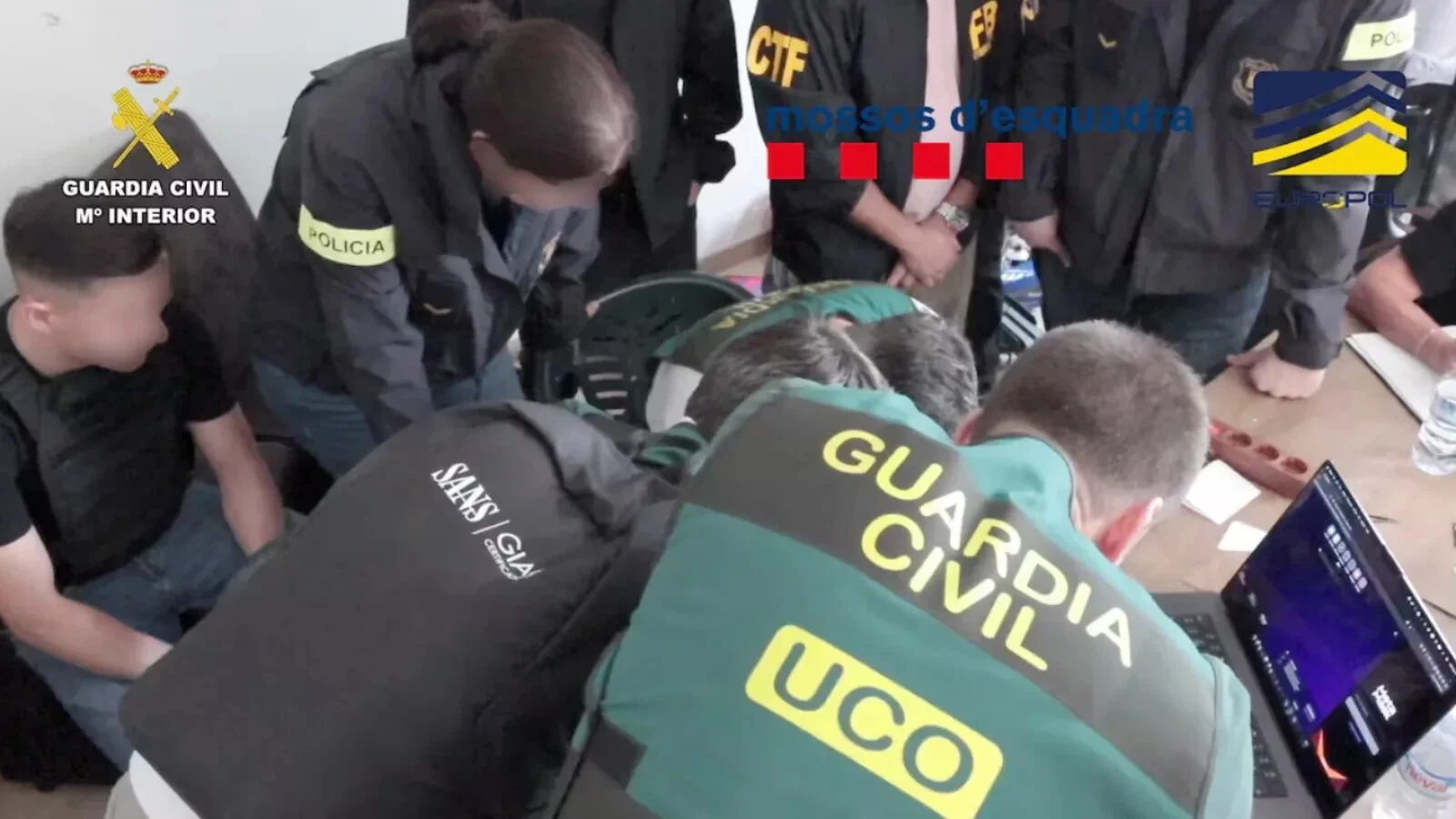Un român de 16 ani, 'creierul' rețelei care a lovit în întreaga lume: Ar fi condus de acasă operațiunile KillSec; mii de atacuri în întreaga lume