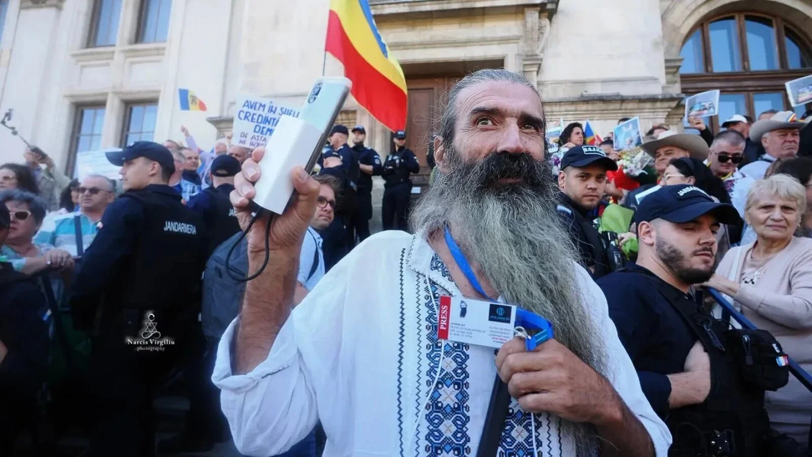 'Stegarul Dac' a fost reținut din nou, după ce ar fi împins un jandarm la protestul pentru eliberarea lui Călin Georgescu