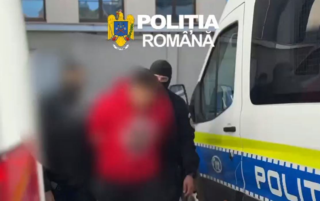 Surpriză! Hoțul mascat care a spart 7 case din Cluj în 4 zile este un infractor periculos căutat în mai multe țări VIDEO