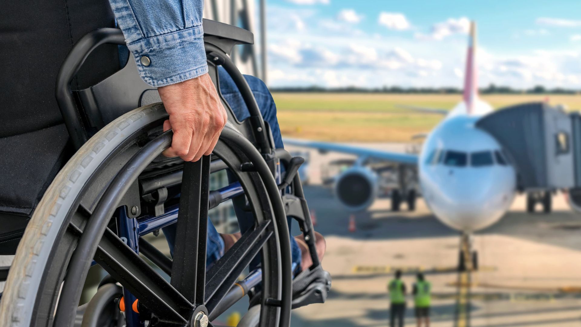 Ai nevoie de ajutor la Aeroportul Cluj? Pasagerii cu mobilitate redusă beneficiază de asistență gratuită: Ce trebuie să faci înainte de plecare