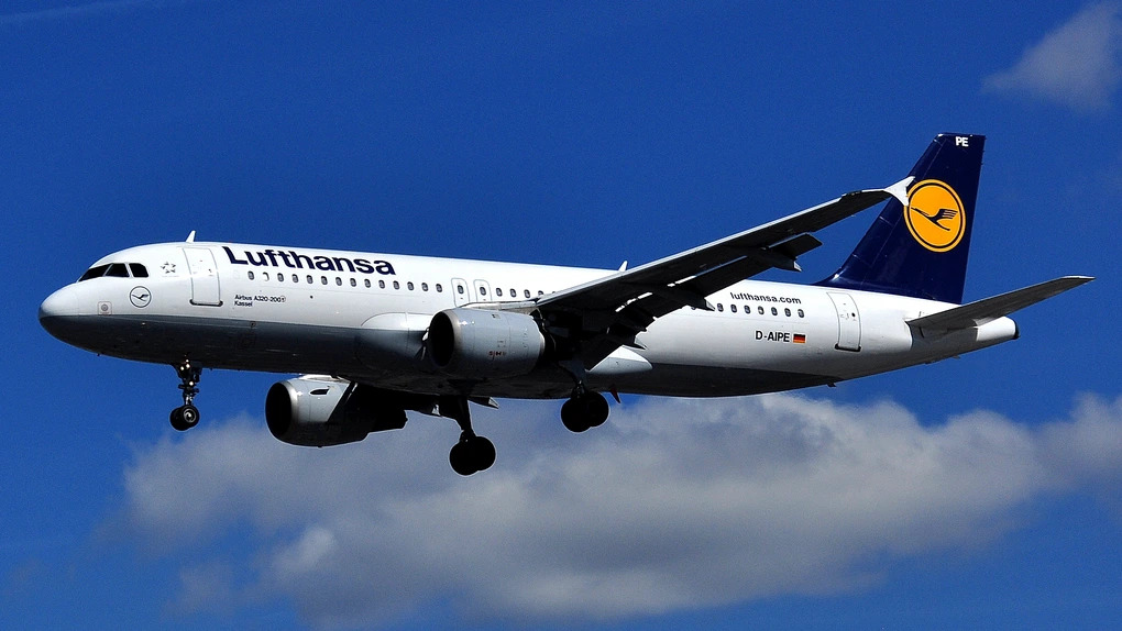Urgență medicală la bordul unui avion plecat din Cluj. Pilotul a fost nevoit să aterizeze mai repede.