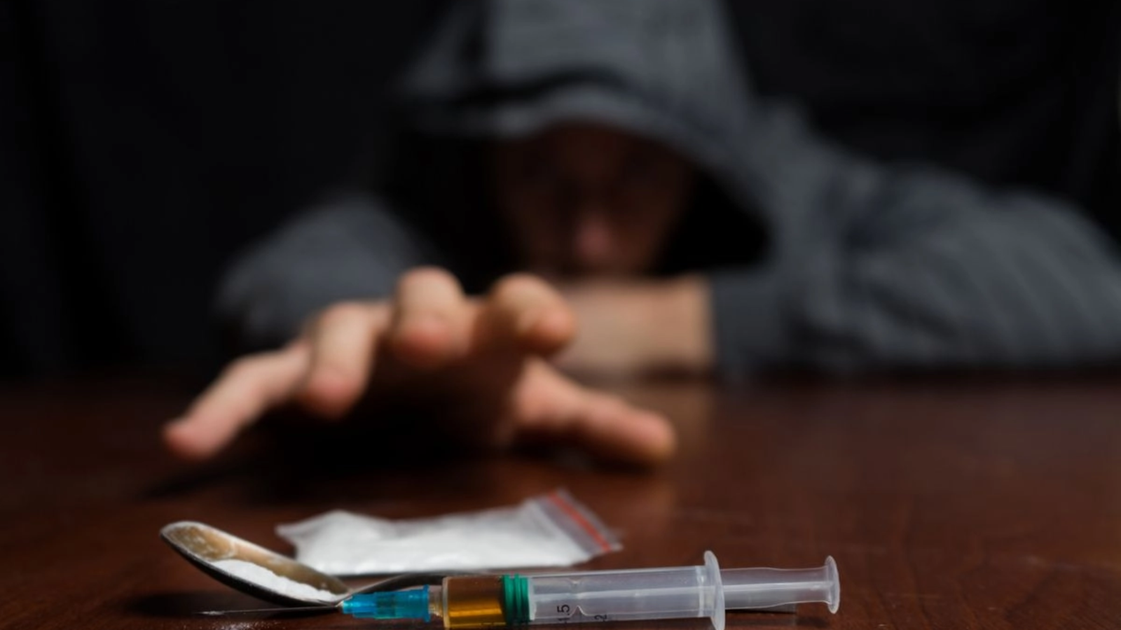 Ghinea, Stoiciu și Fenechiu propun dezincriminarea consumului de droguri