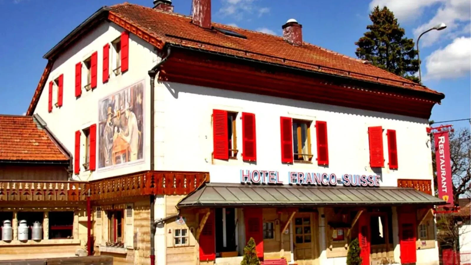 Hotel Arbez, locul unic unde dormi cu capul în Elveția și picioarele în Franța