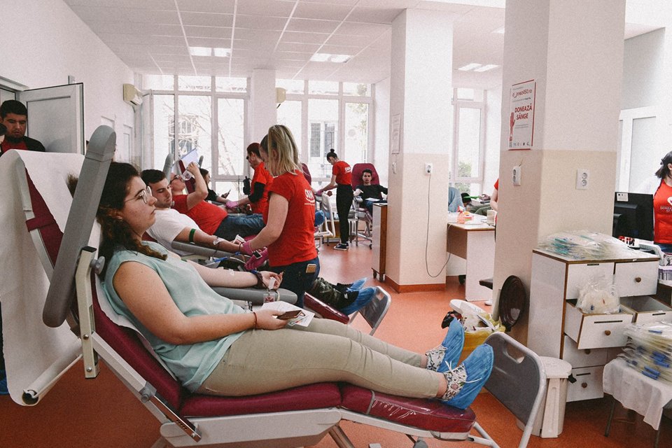 Criză de sânge la Cluj. Apel urgent către donatori: mai multe grupe sunt deficitare. Ce primești dacă donezi sânge