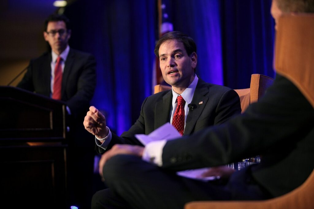 Marco Rubio îi ia apărarea ambasadoarei SUA în Grecia, Kimberly Guilfoyle, după ce senatori americani au ridicat semne de întrebare asupra conduitei sale