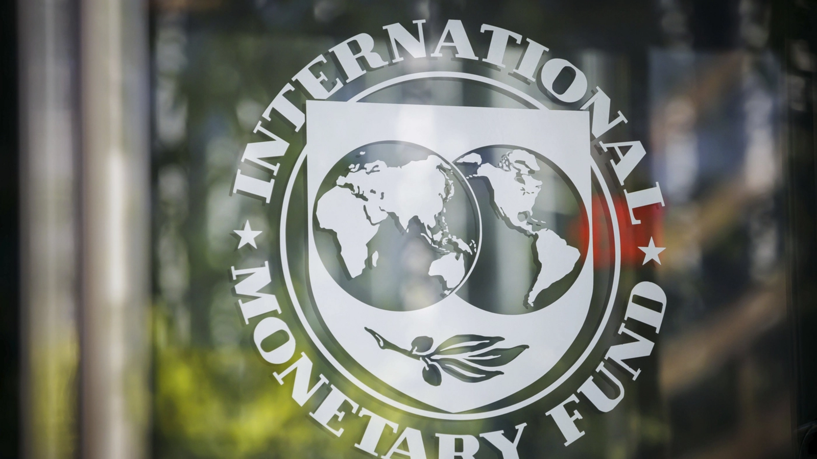 FMI trage semnalul de alarmă: Epoca banilor ieftini s-a încheiat. Guvernele îndatorate, chemate să-și disciplineze cheltuielile