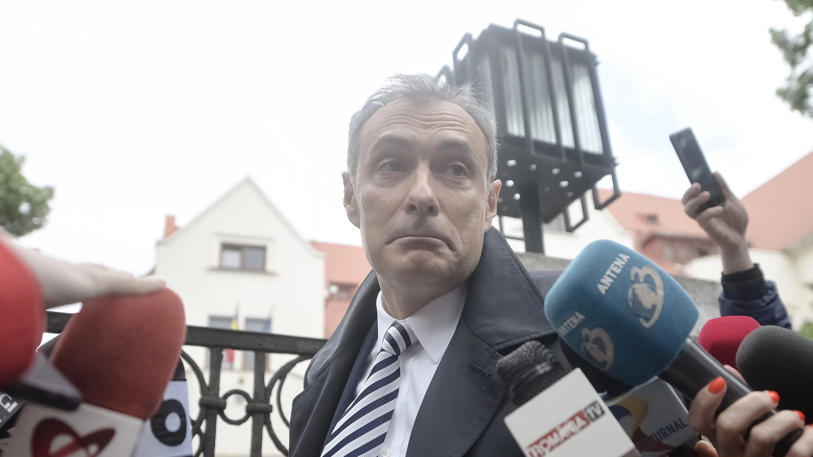Numele lui Florian Coldea apare în contextul anchetei care o vizează pe fosta șefă a serviciului secret albanez