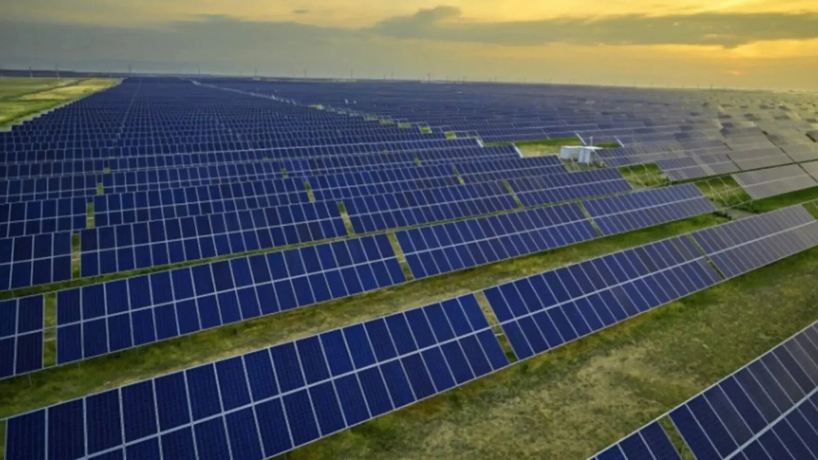 Proiect gigantic în România: Se construiește unul dintre cele mai mari parcuri fotovoltaice din Europa