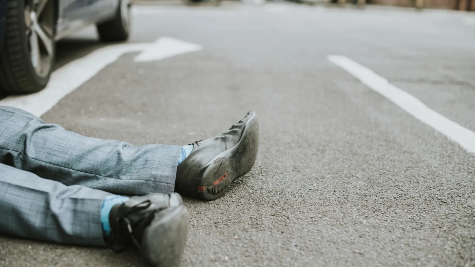 Accident pe DN 38. Un mort și doi răniți după coliziunea dintre un autotren, o mașină și o autoutilitară