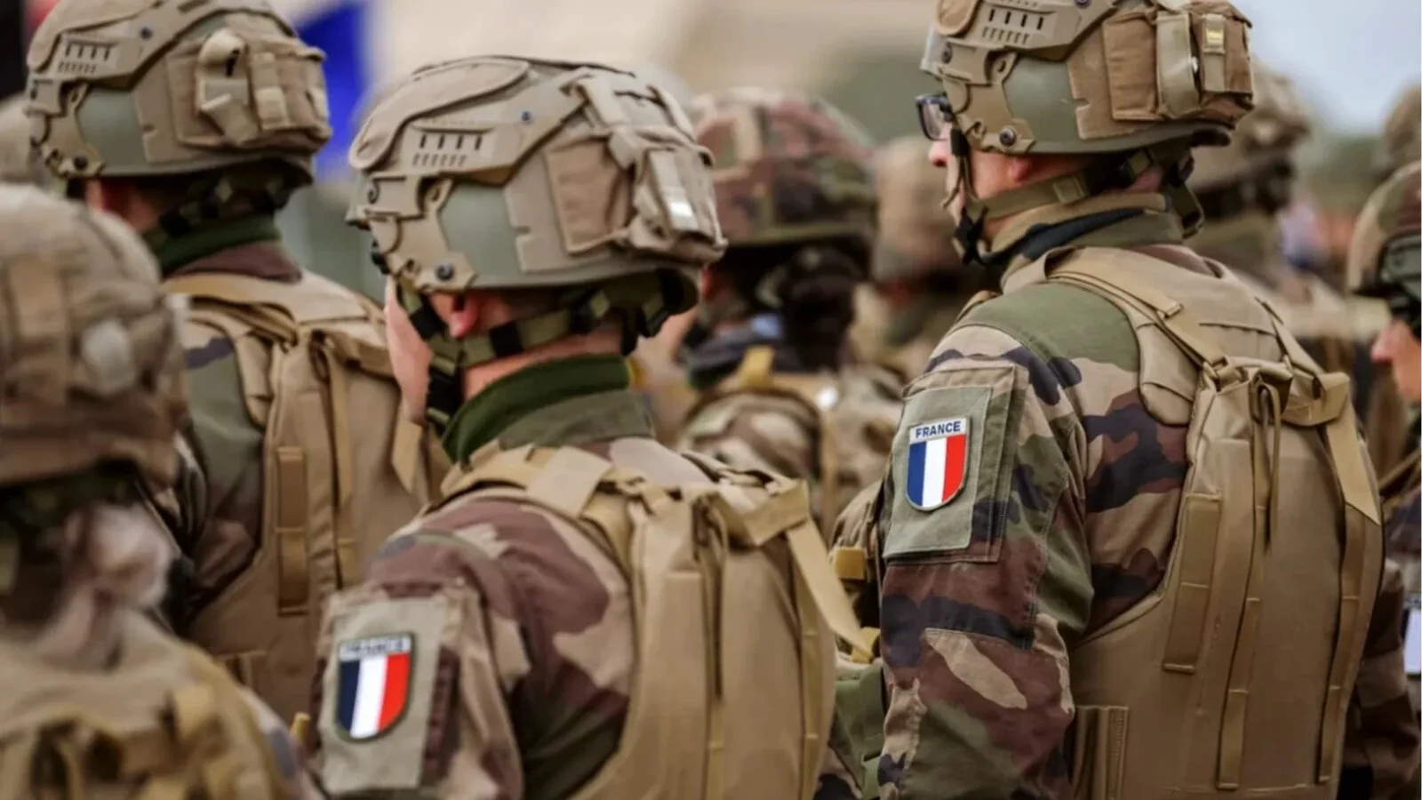 Franța trimite 2.000 de militari în Qatar și Kuwait