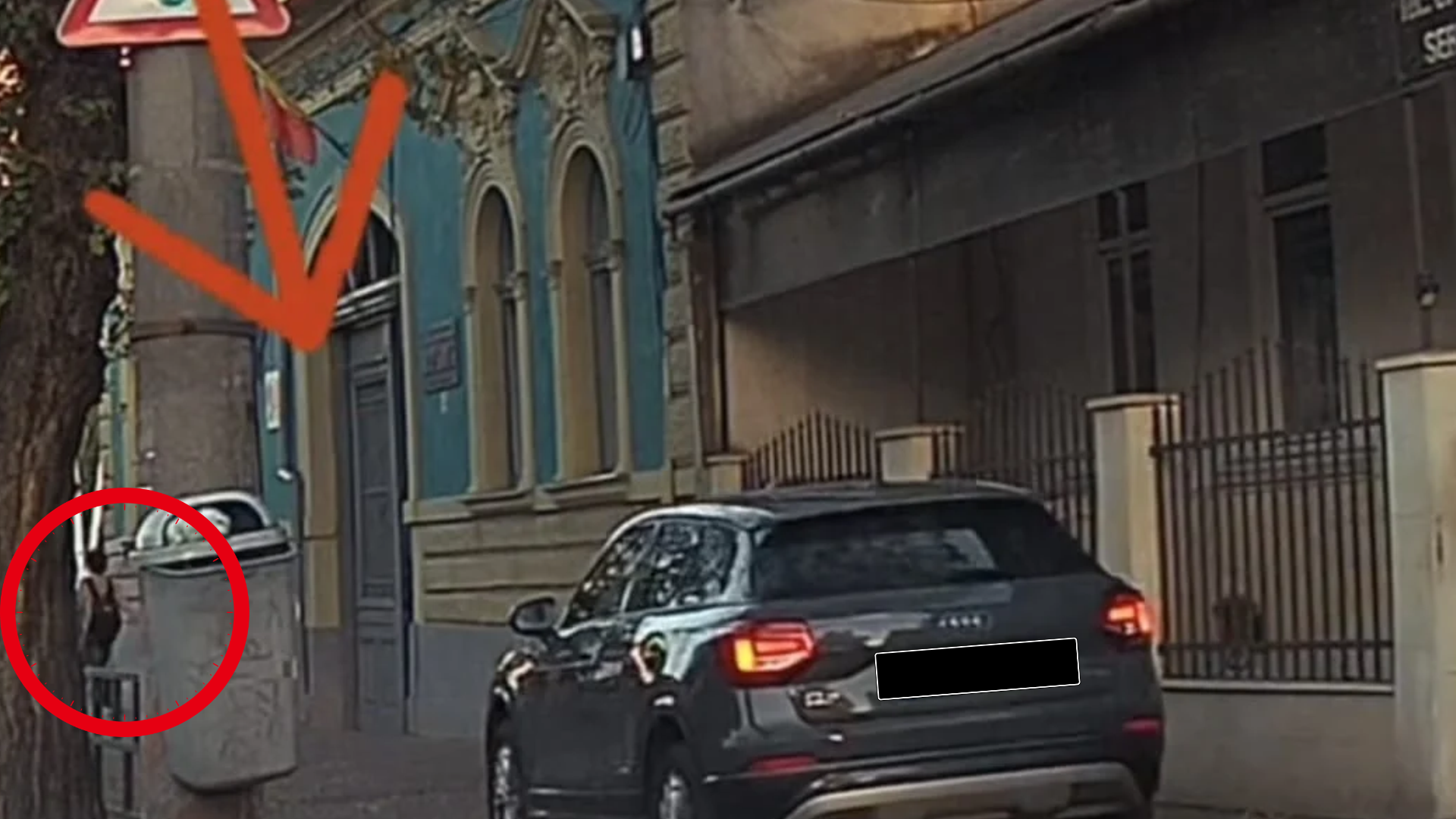 VIDEO, Scene greu de înțeles pe o stradă din Cluj! Un șofer și-a continuat drumul pe trotuar, în apropierea unui copil cu ghiozdan în spate