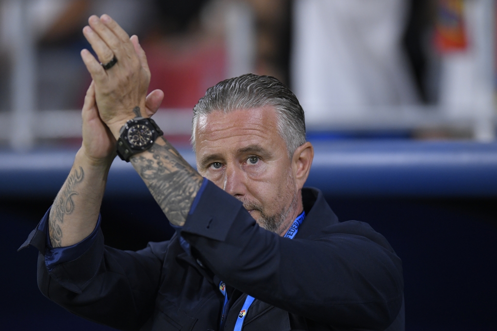 Laurențiu Reghecampf poate rata meciul cu Oțelul Galați: Antrenorul nu apare înregistrat la FCSB cu o zi înaintea meciului