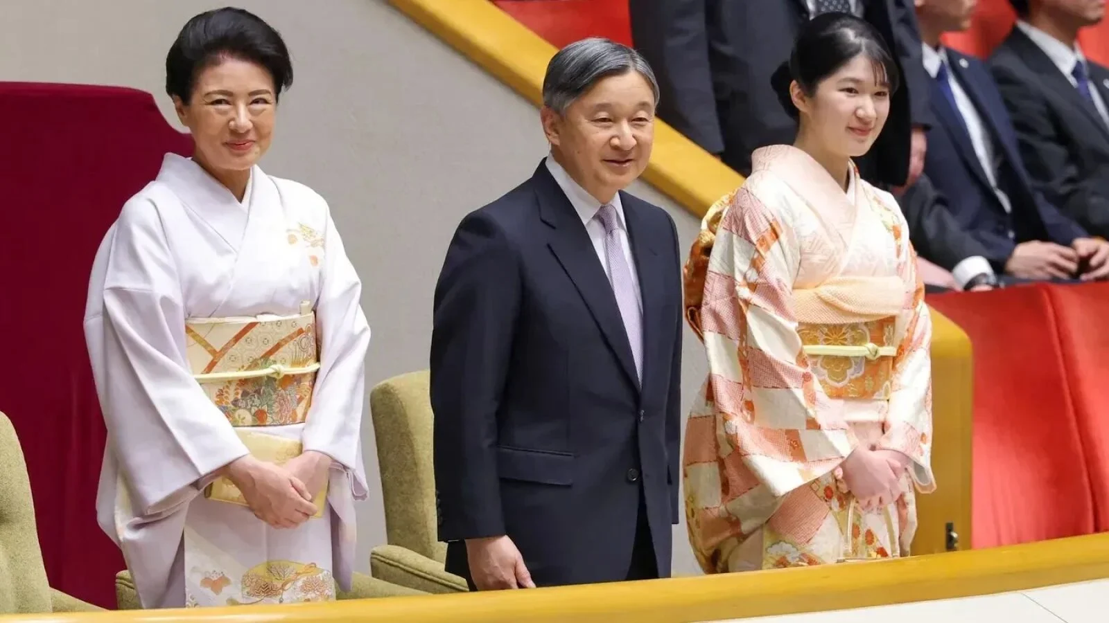 Criză dinastică fără precedent în Japonia: Oamenii o cer insisten pe prințesa Aiko, dar Parlamentul se opune puternic