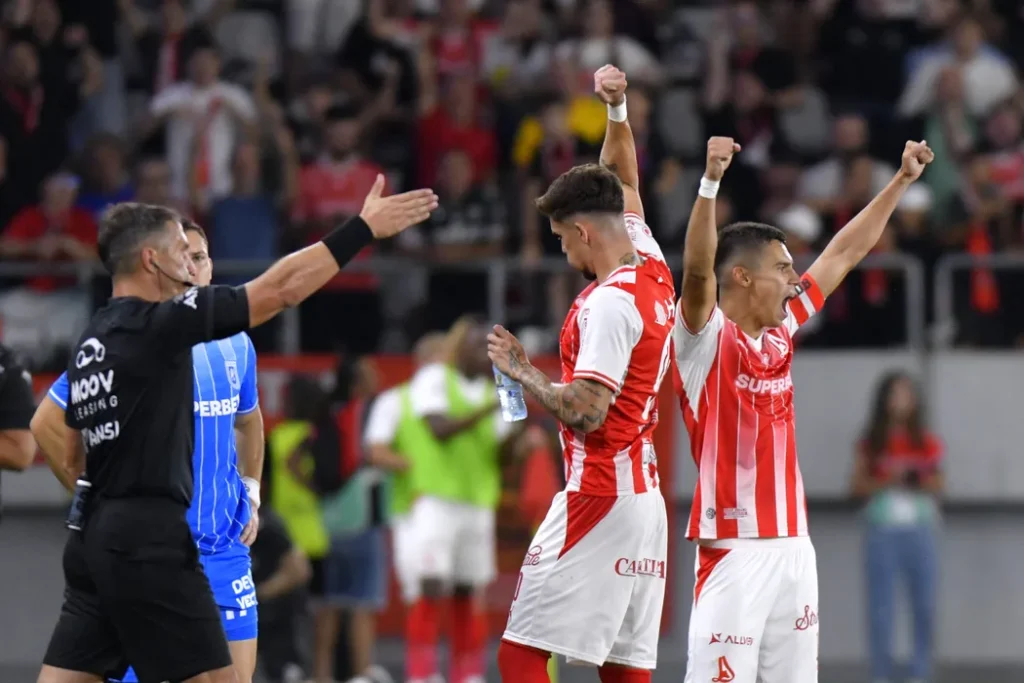 VIDEO: Dinamo s-a desprins provizoriu în fruntea ierarhiei din Superligă