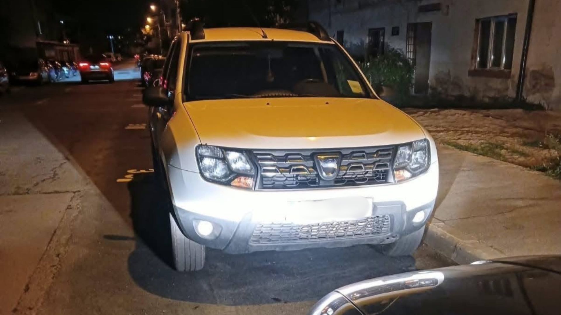 O clujeancă a răbufnit după ce o mașină de serviciu ar fi ocupat două locuri de parcare: „Bunul-simț nu ar trebui să depindă de mașina pe care o conducem”