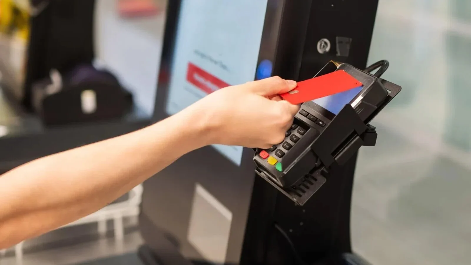 Marile hypermarketuri încep să cam renunțe la casele self-checkout: Sunt un adevărat coșmar și a crescut vertiginos numărul furturilor din magazine