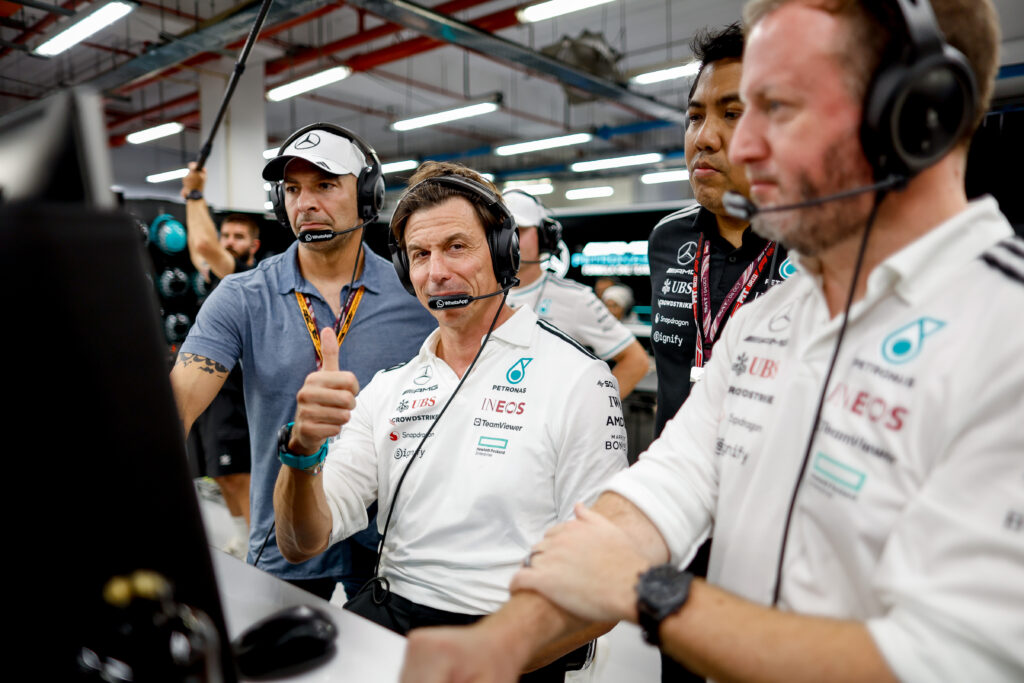 „A fost vina mea” – Toto Wolff spune că a gestionat greșit lupta la titlu dintre Hamiton și Rosberg de acum zece ani